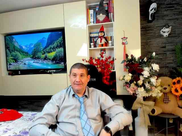 Acest model este live acum. spatacusdaddy48