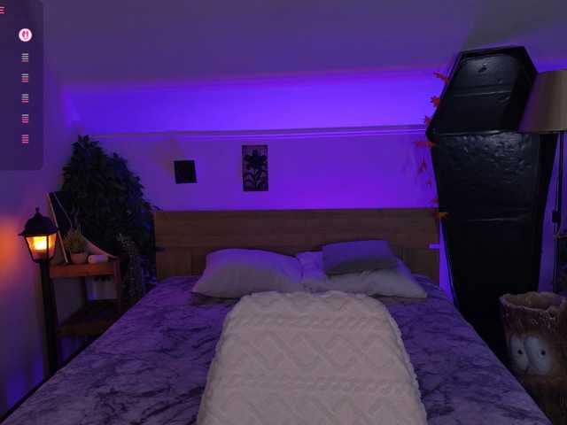 Trixiie live cam preview