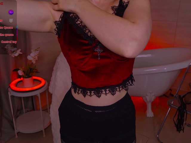 Trixiie — live female cam