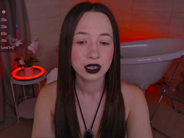 Trixiie — live female cam