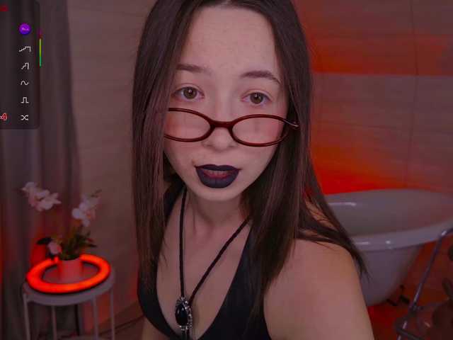 Trixiie live cam on BongaCams