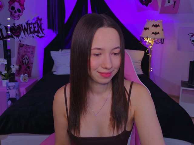 Trixiie live cam preview