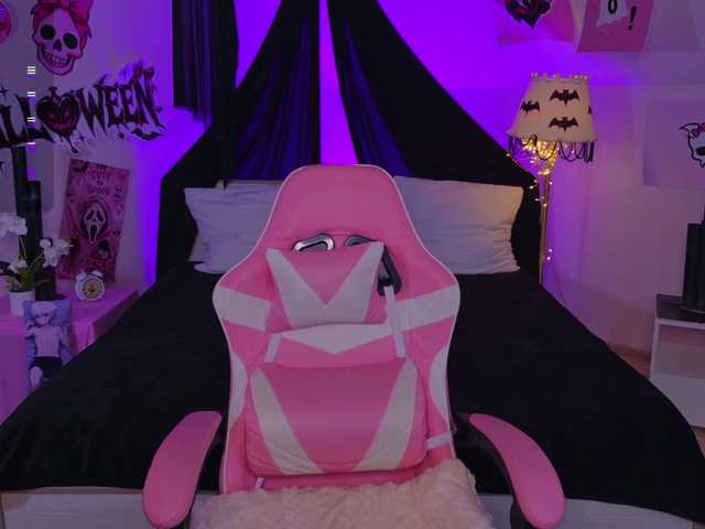 Trixiie live cam preview
