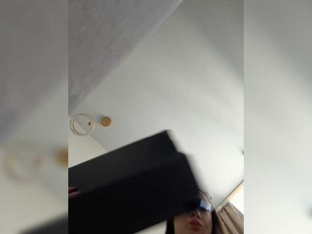 -Valeria-
