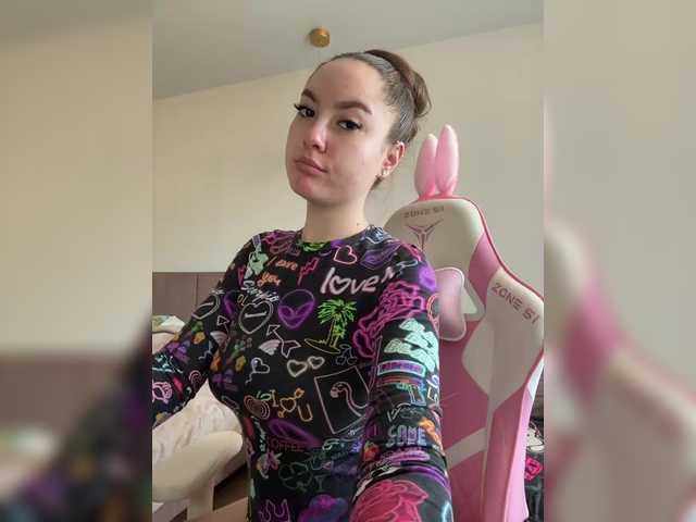 -Valeria-