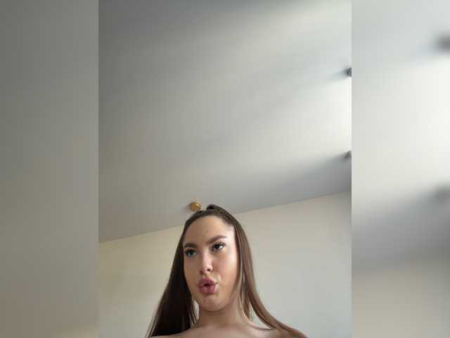 -Valeria-