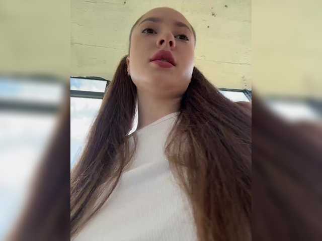 -Valeria-