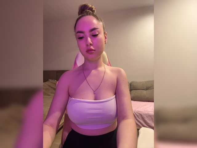 -Valeria-