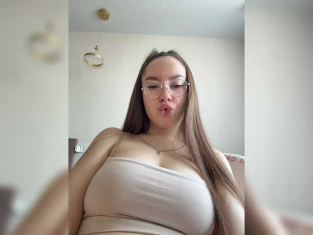 -Valeria-