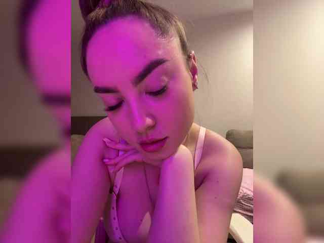 -Valeria-