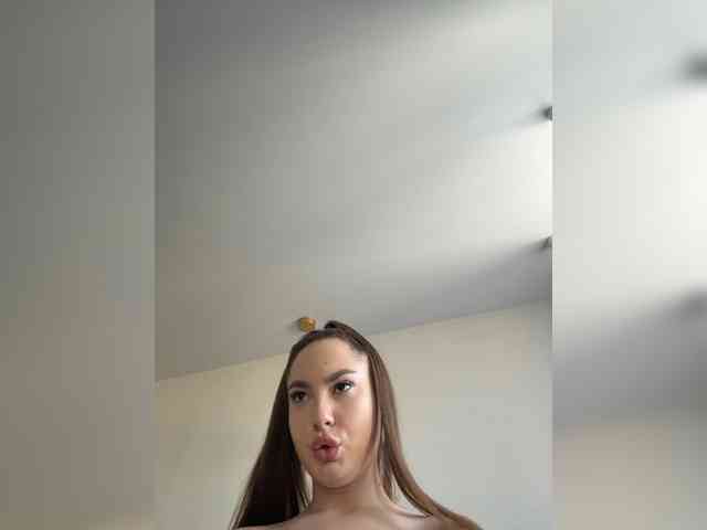-Valeria-