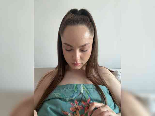-Valeria-