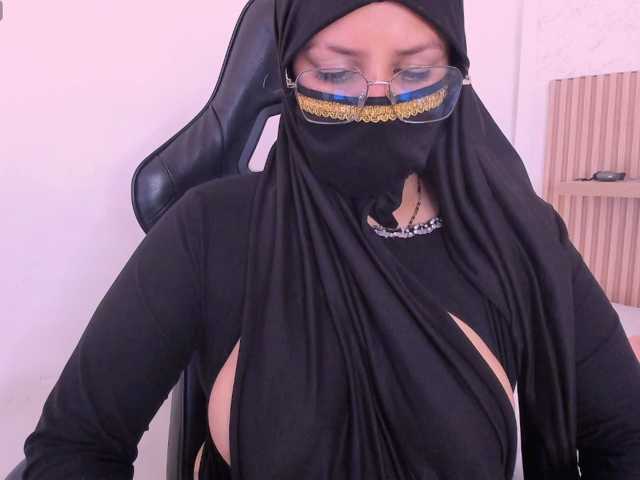 zully-arabb live cam on BongaCams