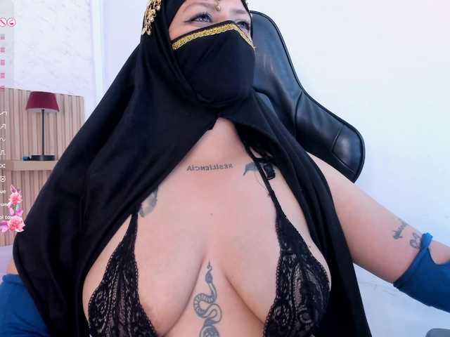 zully-arabb live cam on BongaCams