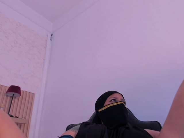 zully-arabb live cam on BongaCams