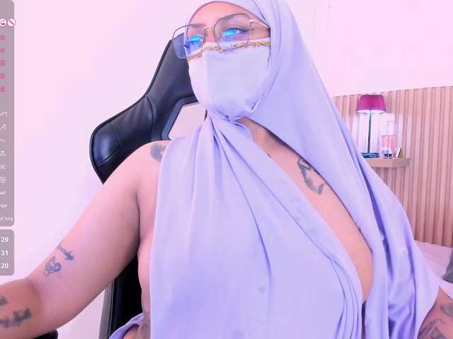zully-arabb live cam on BongaCams
