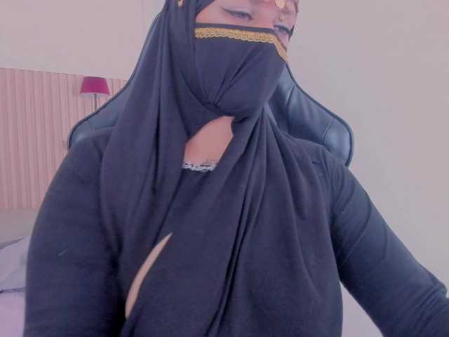 zully-arabb live cam on BongaCams