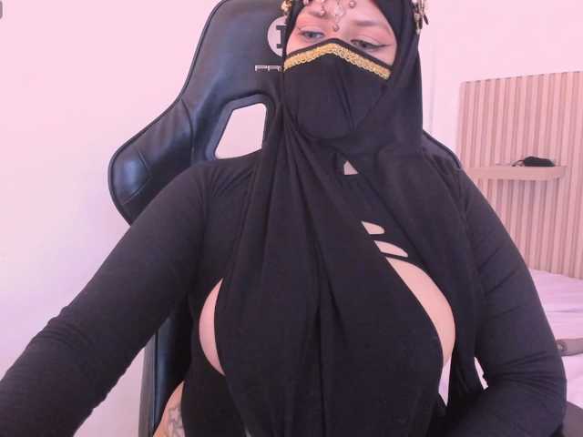 zully-arabb live cam on BongaCams