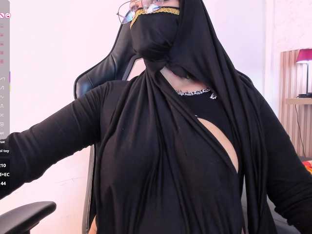 zully-arabb live cam on BongaCams