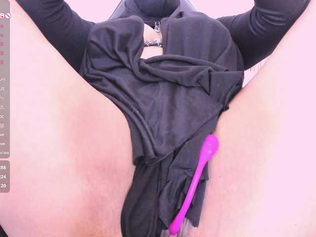 zully-arabb live cam on BongaCams
