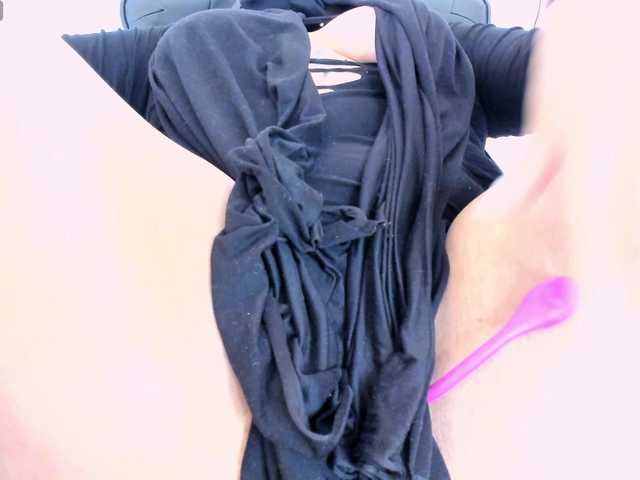 zully-arabb live cam on BongaCams