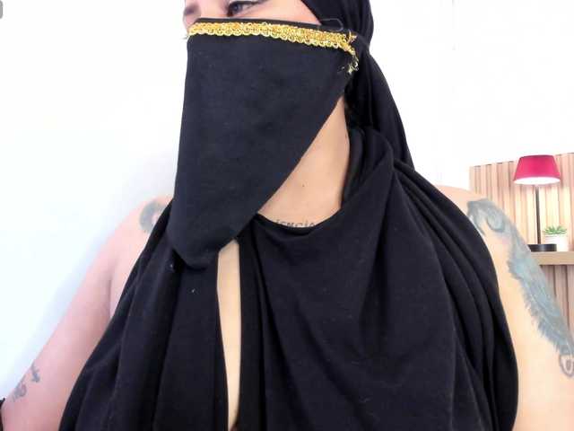 zully-arabb live cam on BongaCams