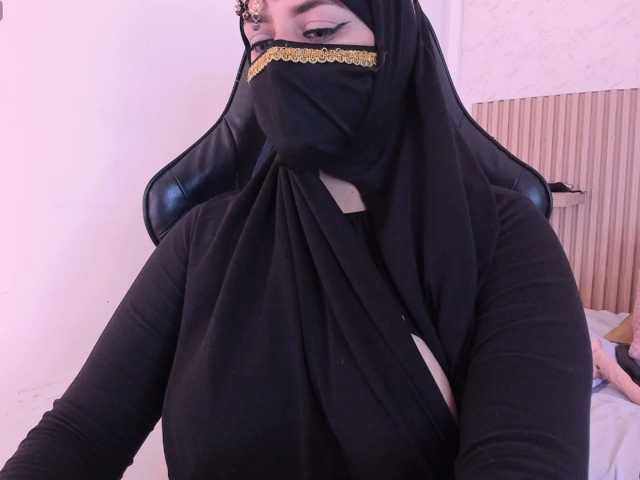 zully-arabb live cam on BongaCams
