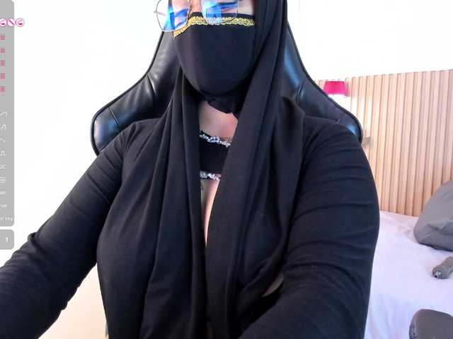 zully-arabb live cam on BongaCams