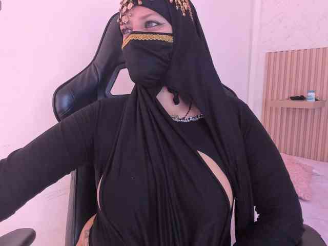 Model: zully-arabb