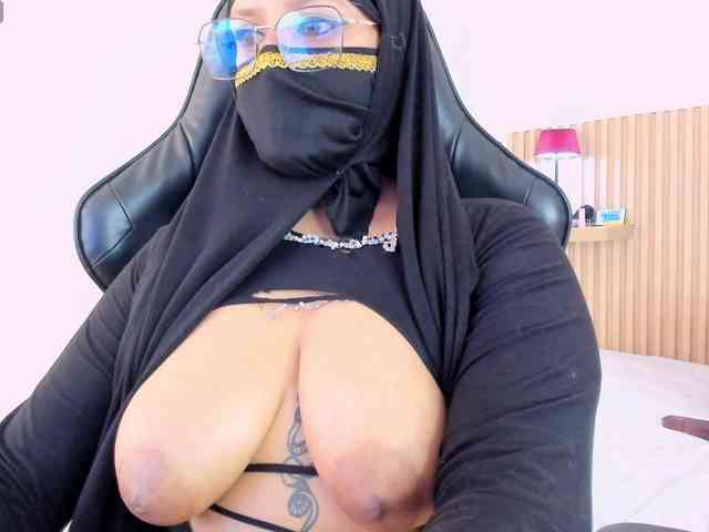 zully-arabb Live Webcam on BongaCams
