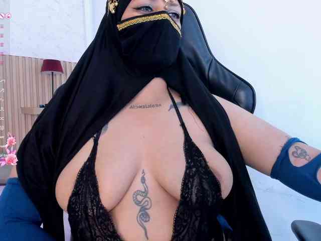Model: zully-arabb