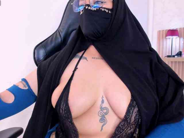zully-arabb Live Webcam on BongaCams