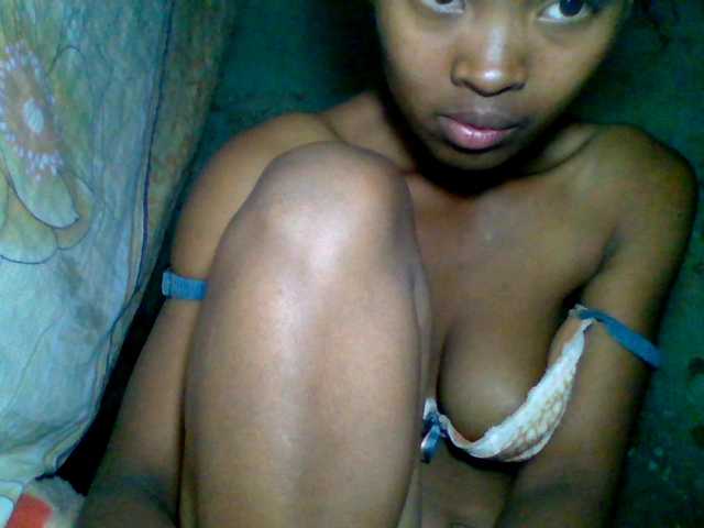Allycha1 live cam on BongaCams