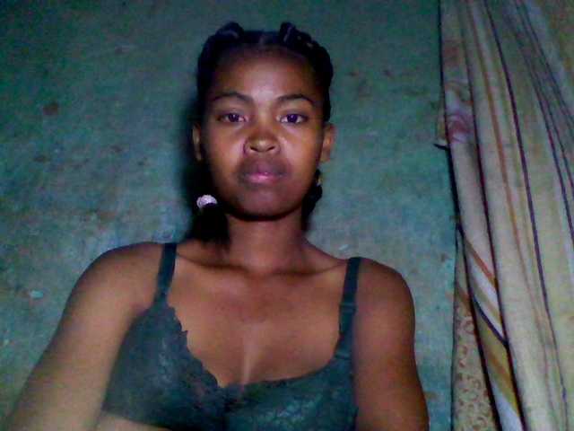 le modèle Allycha1 est en webcam porno dans un show sur le site bongacams, il possède les tags suivants: Ebony,Brunette,Hairy