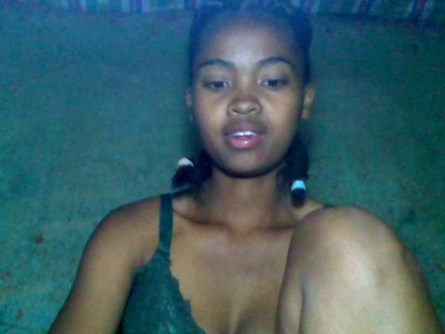 le modèle Allycha1 est en webcam porno dans un show sur le site bongacams, il possède les tags suivants: Ebony,Brunette,Hairy
