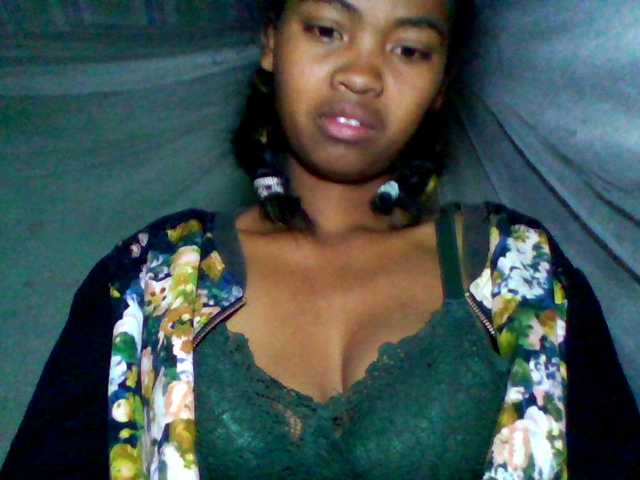 le modèle Allycha1 est en webcam porno dans un show sur le site bongacams, il possède les tags suivants: Ebony,Brunette,Hairy