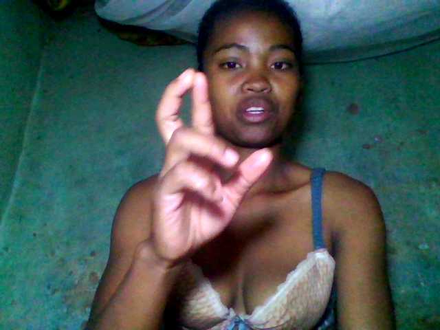 le modèle Allycha1 est en webcam porno dans un show sur le site bongacams, il possède les tags suivants: Ebony,Brunette,Hairy