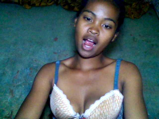 le modèle Allycha1 est en webcam porno dans un show sur le site bongacams, il possède les tags suivants: Ebony,Brunette,Hairy