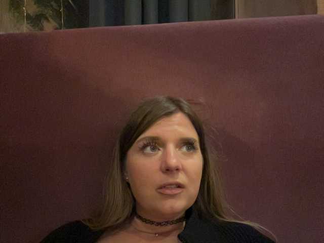 le modèle KotiKillerFeaturrrrre est en webcam porno dans un show sur le site bongacams, il possède les tags suivants: White/Caucasian,Blonde,Shaved