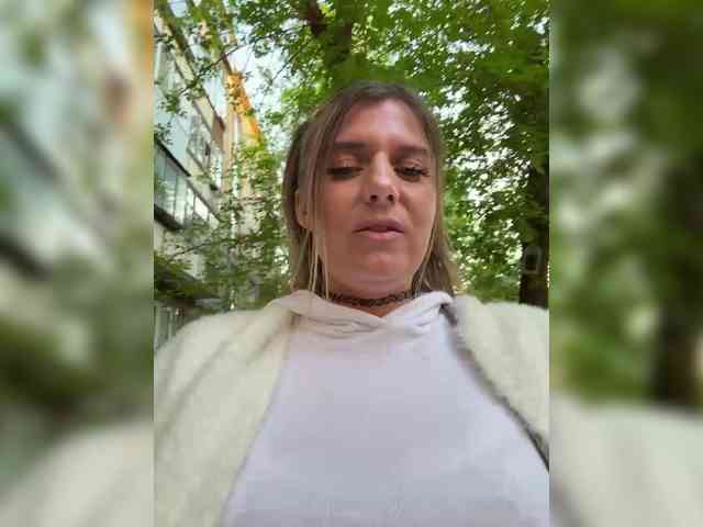 이 모델은 현재 라이브 중입니다. KotiMrrr