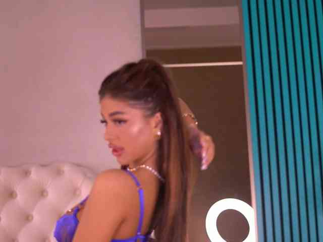 BellaNoirre webcam