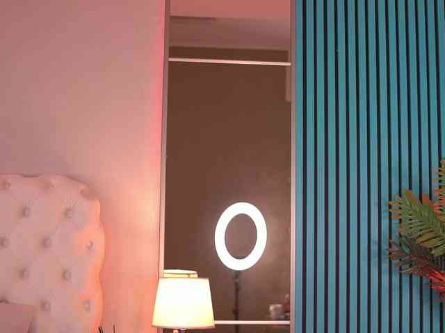 BellaNoirre webcam
