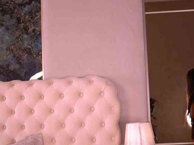 BellaNoirre webcam