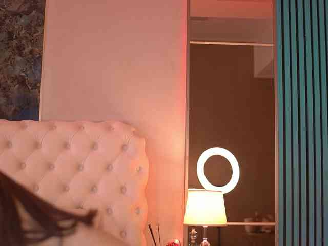 BellaNoirre webcam