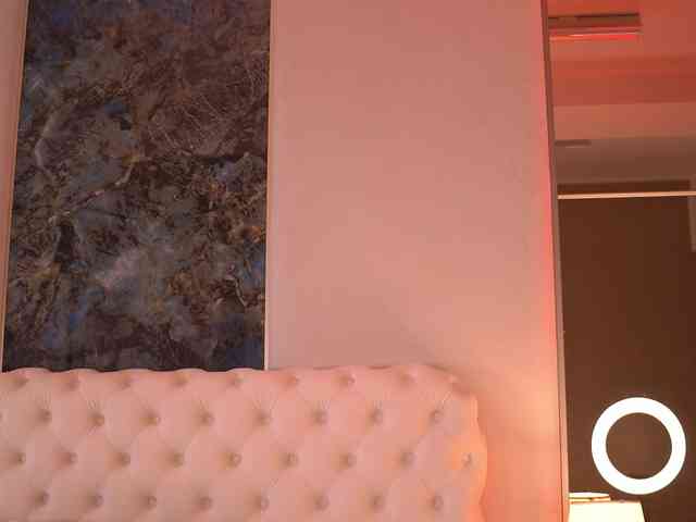 BellaNoirre webcam