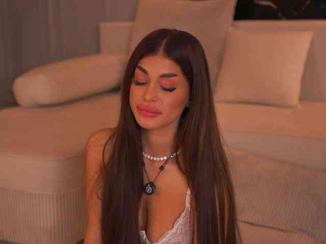 BellaNoirre webcam