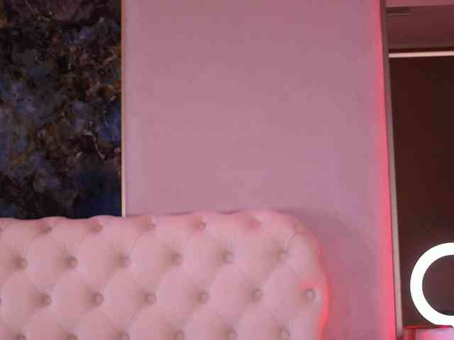 BellaNoirre webcam