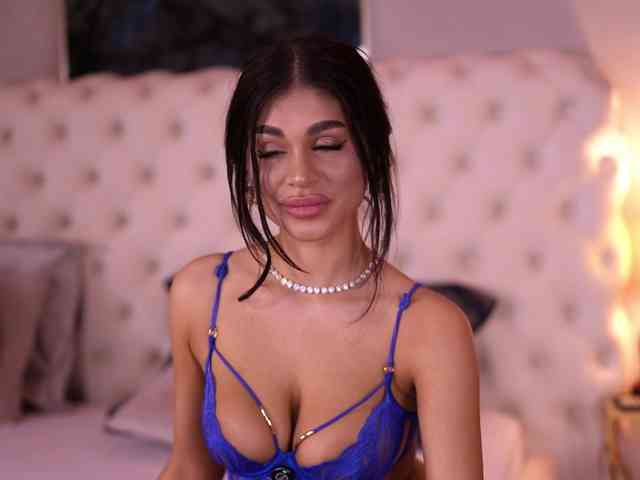BellaNoirre webcam