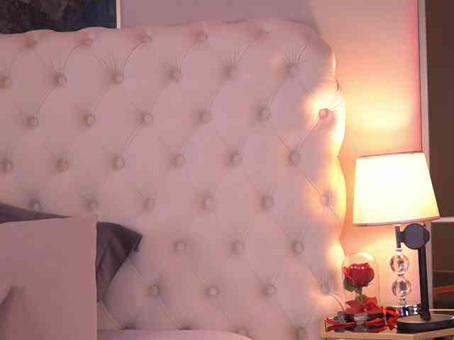 BellaNoirre webcam