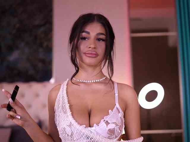 BellaNoirre webcam